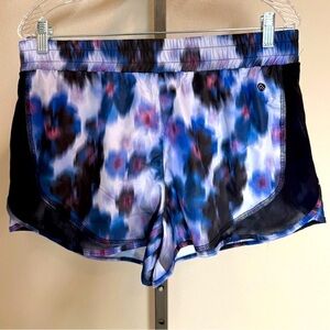 Traj3ctory women’s athletic shorts size large NWT